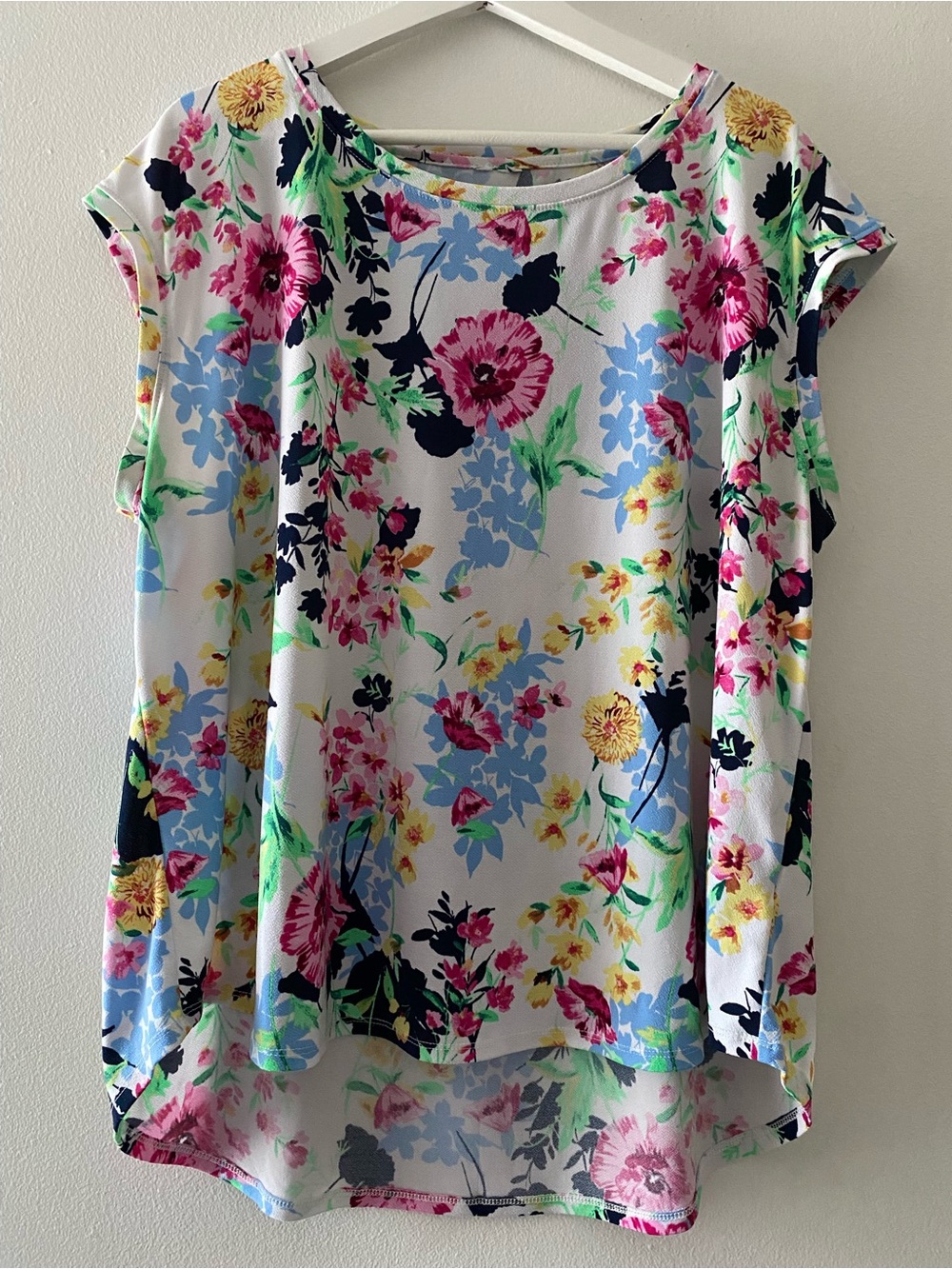 Floral Cap-Sleeve Women's Top - White Multi Flowers Loose Fit Size Tag